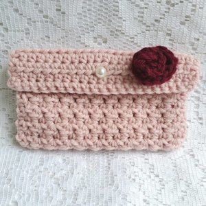 Pink Crocheted Rose Pearl Clutch